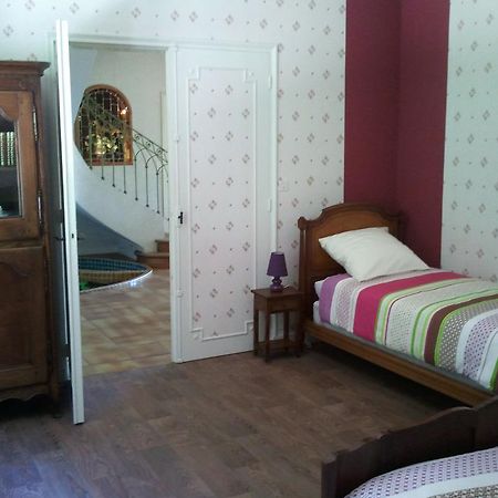 Mas Du Trezon Bed & Breakfast Cholet Exterior photo