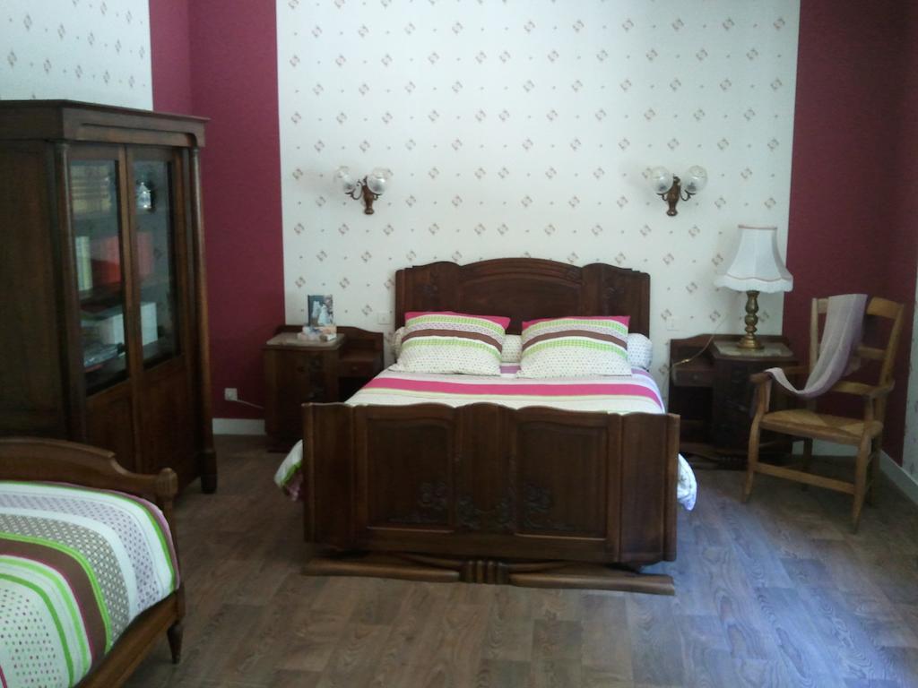 Mas Du Trezon Bed & Breakfast Cholet Exterior photo
