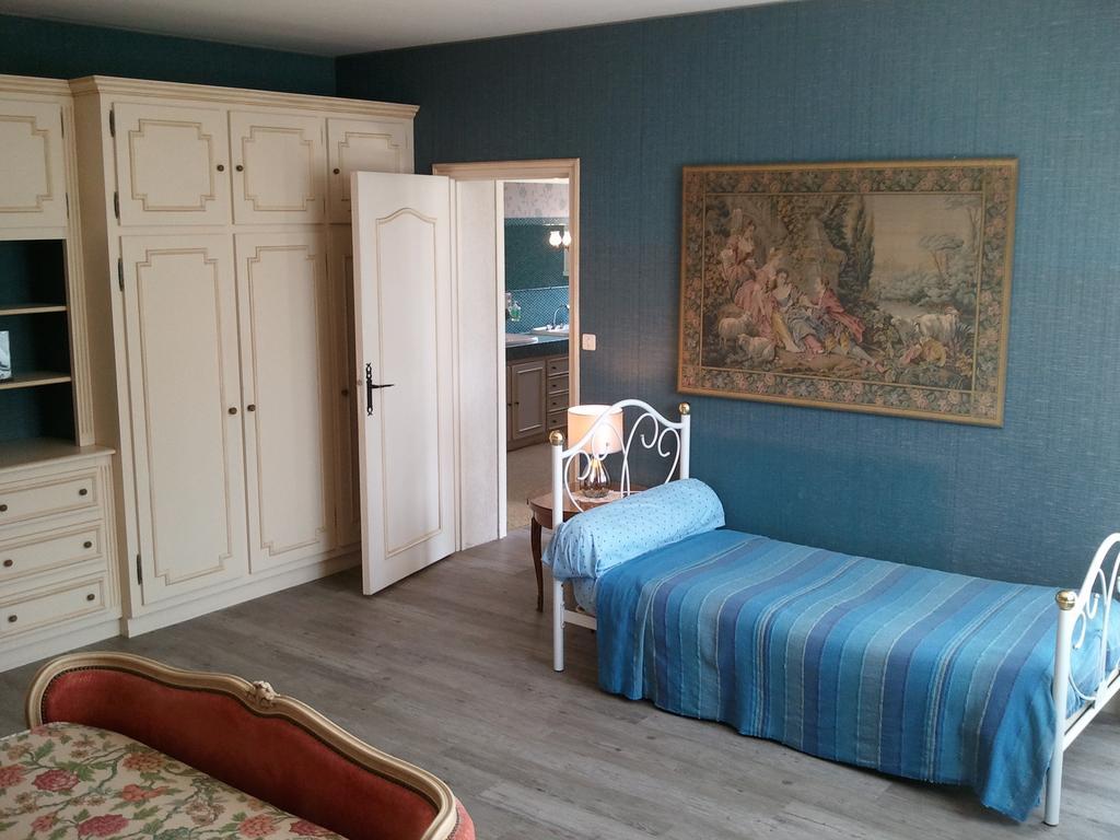 Mas Du Trezon Bed & Breakfast Cholet Exterior photo