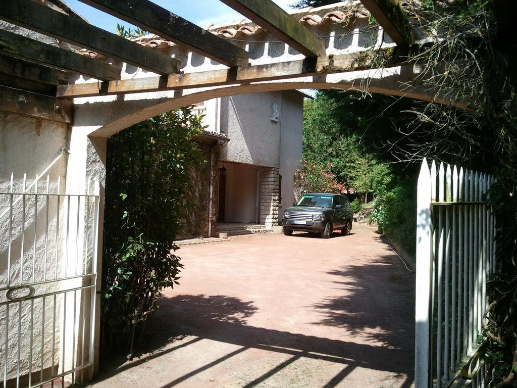 Mas Du Trezon Bed & Breakfast Cholet Exterior photo