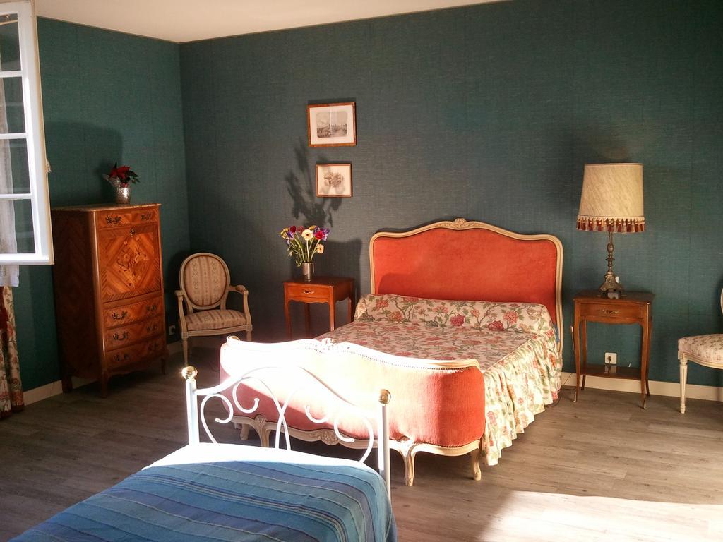Mas Du Trezon Bed & Breakfast Cholet Room photo