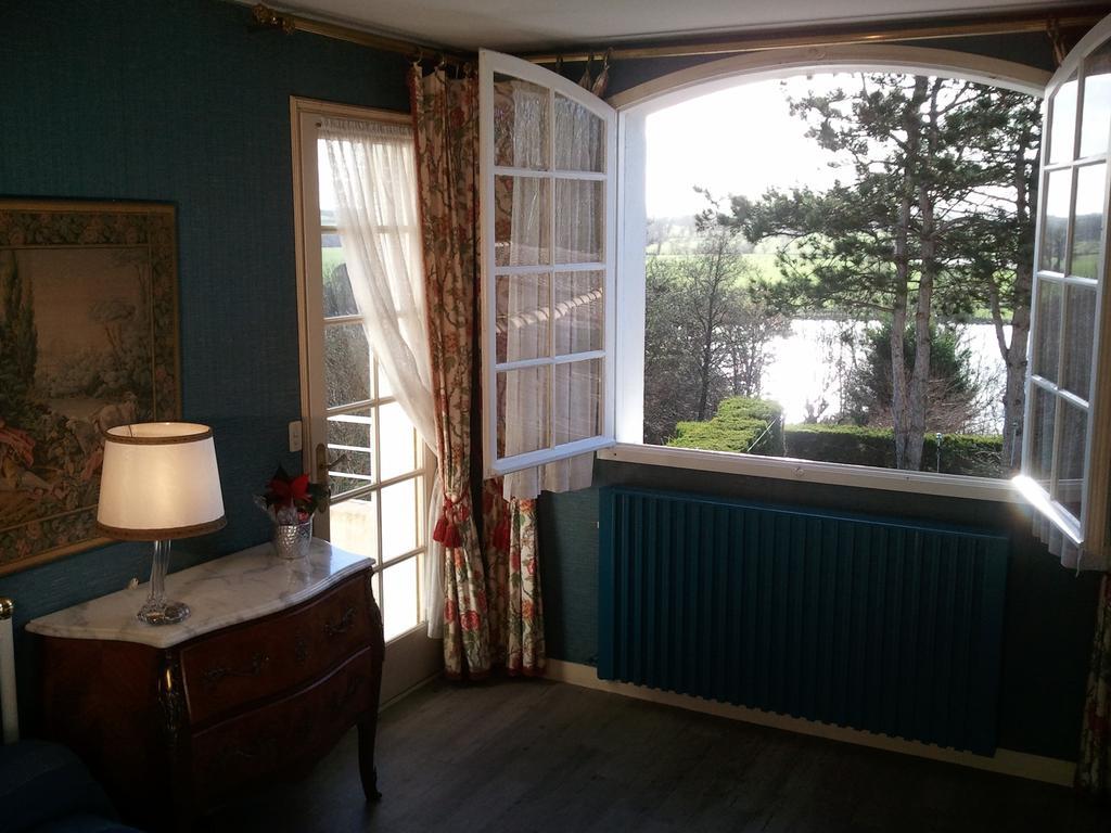 Mas Du Trezon Bed & Breakfast Cholet Room photo